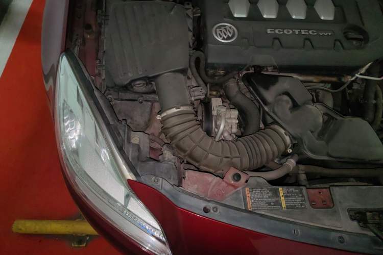 Used Buick Regal 2010 2.0L Expo Edition Engine Bay Right