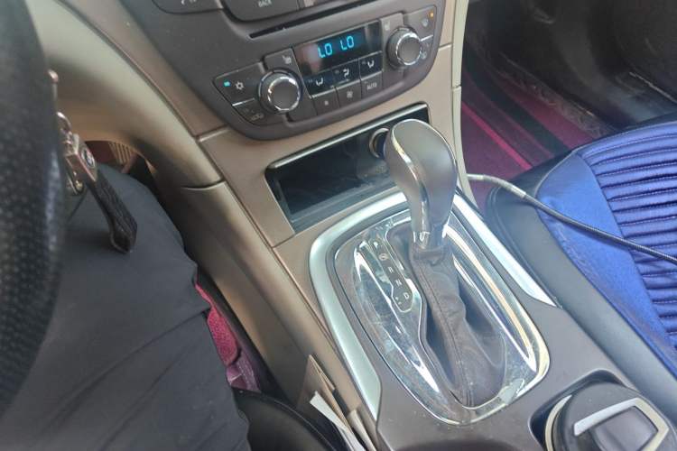 Used Buick Regal 2010 2.0L Expo Edition Gear Lever