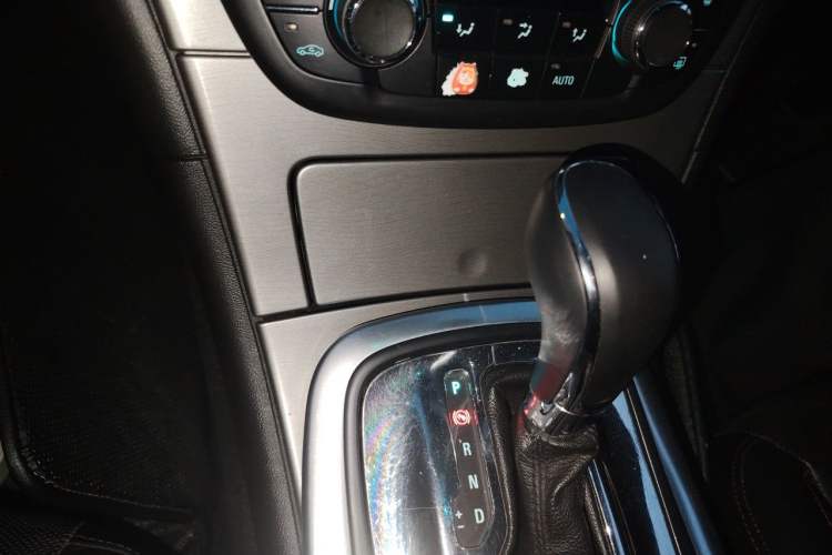 Used Buick Regal 2010 2.0T Luxury Sport Edition Gear Lever