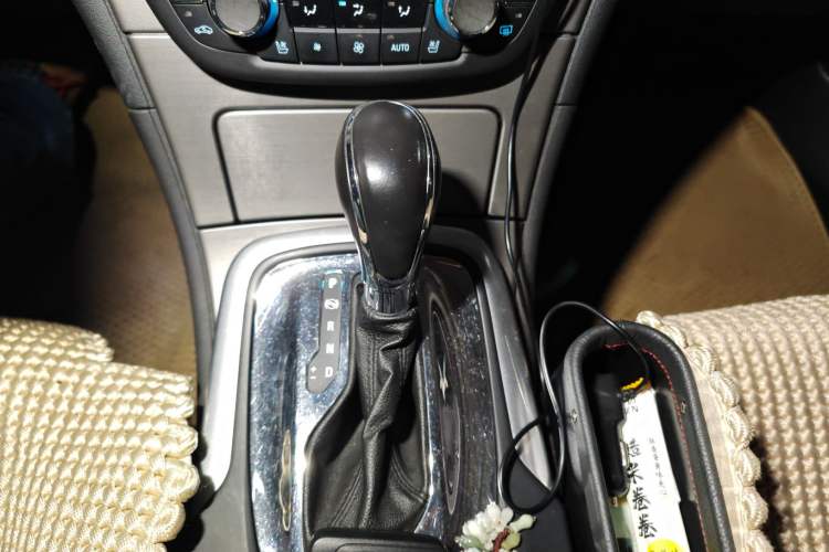 Used Buick Regal 2010 2.0T Flagship Sport Edition Gear Lever