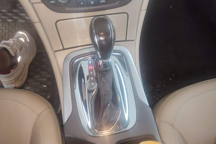 Used Buick Regal 2010 2.0L Expo Edition Gear Lever