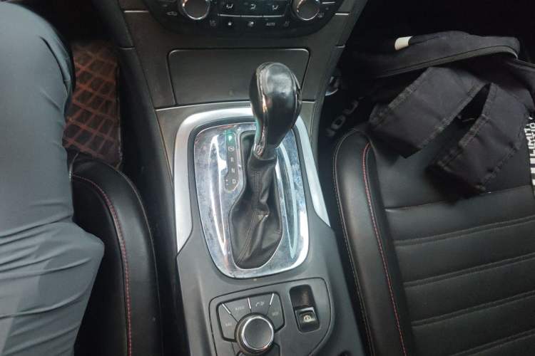 Used Buick Regal 2010 2.0T Flagship Sport Edition Gear Lever