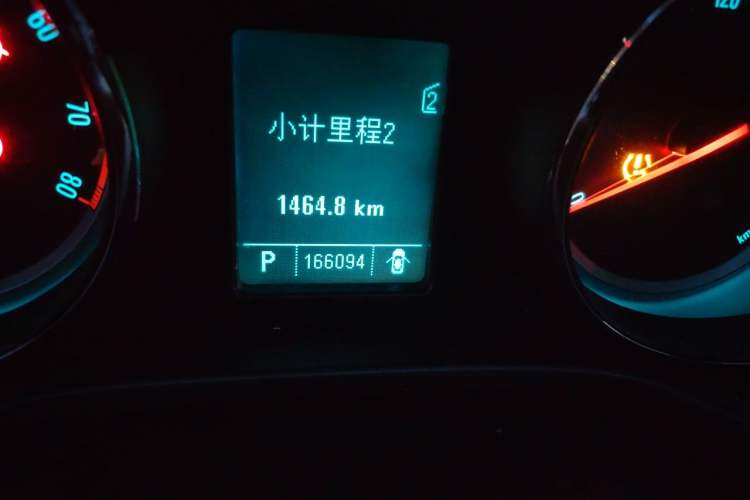 Used Buick Regal 2010 2.0T Luxury Sport Edition Odometer Close Up