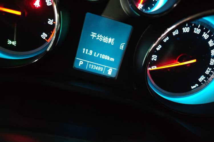 Used Buick Regal 2010 2.0T Flagship Sport Edition Odometer Close Up