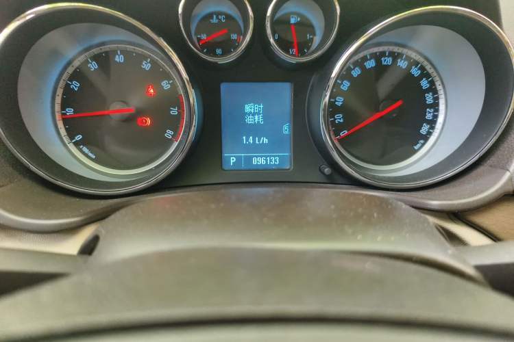 Used Buick Regal 2010 2.0L Expo Edition Odometer Close Up