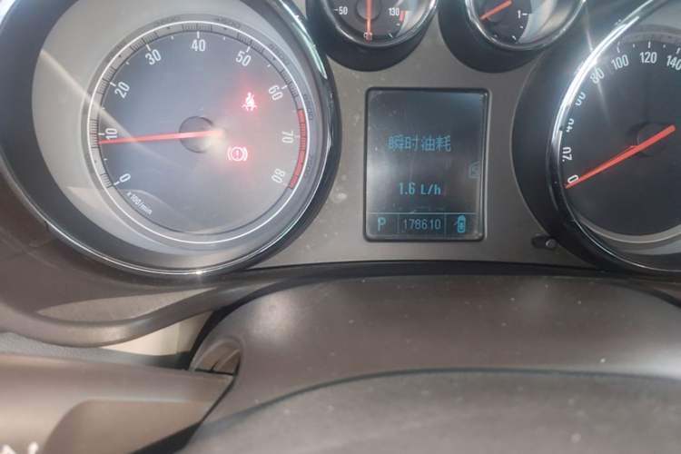 Used Buick Regal 2010 2.0L Expo Edition Odometer Close Up