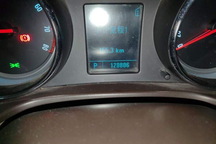 Used Buick Regal 2010 2.0L Expo Edition Odometer Close Up