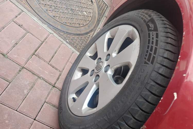 Used Buick Regal 2010 2.0L Expo Edition Right Front Wheel Hub