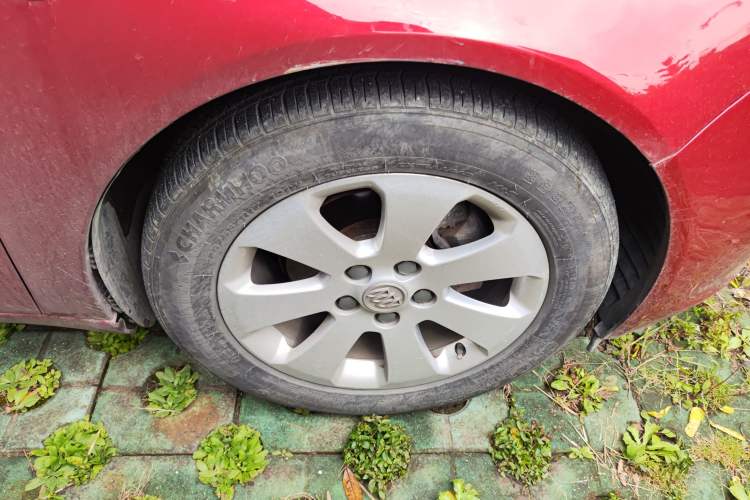 Used Buick Regal 2010 2.0L Expo Edition Right Front Wheel Hub