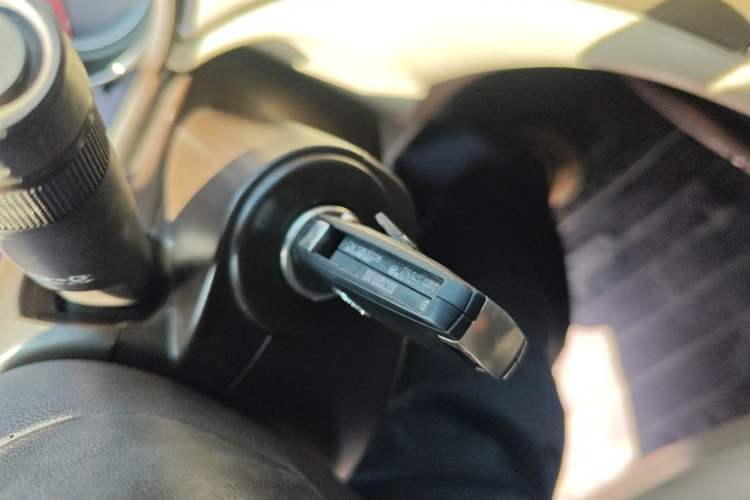 Used Buick Regal 2010 2.0L Expo Edition Vehicle Key