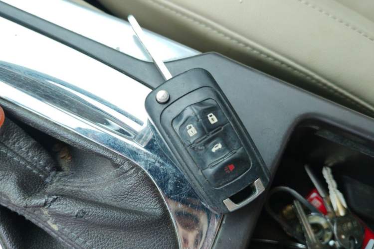Used Buick Regal 2010 2.0L Expo Edition Vehicle Key