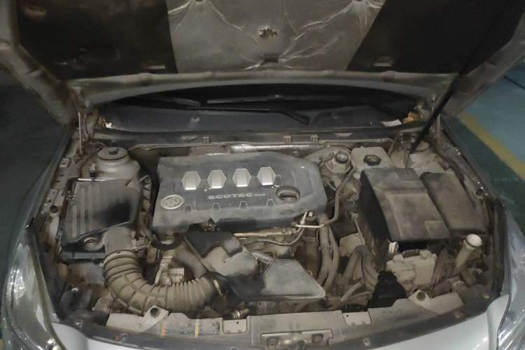 Used Buick Regal 2010 2.0L Expo Edition Engine Bay