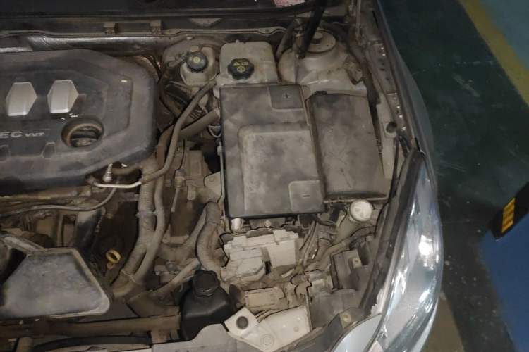 Used Buick Regal 2010 2.0L Expo Edition Engine Bay Left
