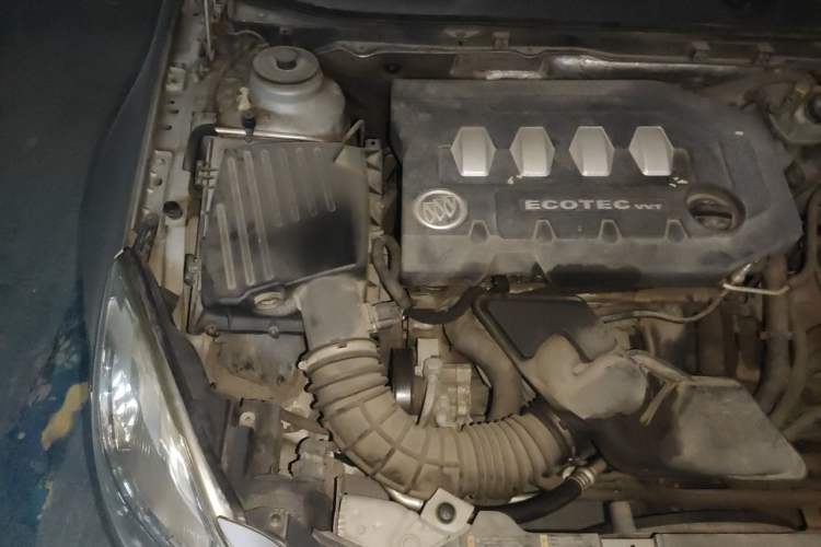 Used Buick Regal 2010 2.0L Expo Edition Engine Bay Right