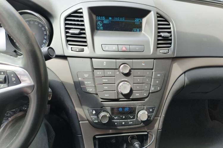 Used Buick Regal 2010 1.6T Elite Sport Edition Audio And AC Panel