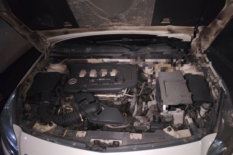 Used Buick Regal 2010 2.0L Expo Edition Engine Bay