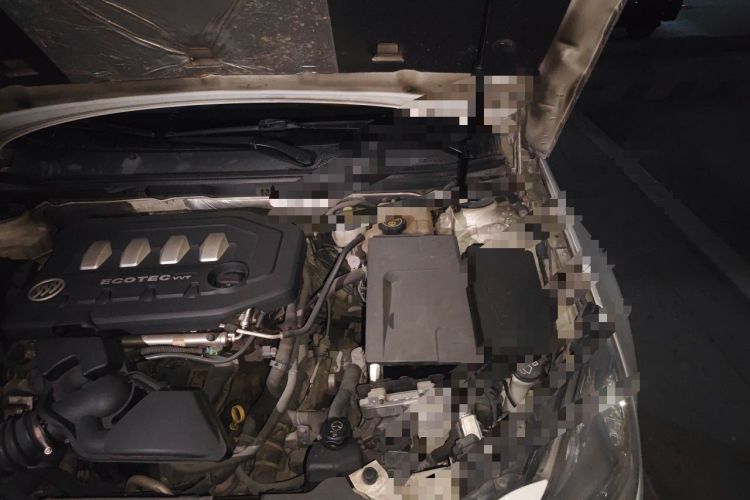 Used Buick Regal 2010 2.0L Expo Edition Engine Bay Left