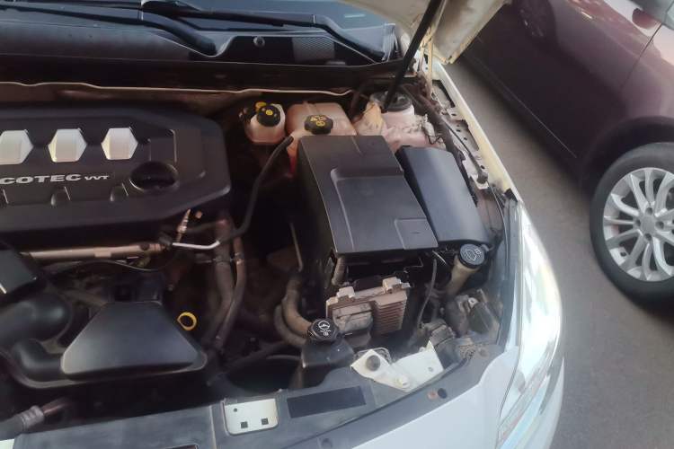 Used Buick Regal 2010 2.0L Expo Edition Engine Bay Left