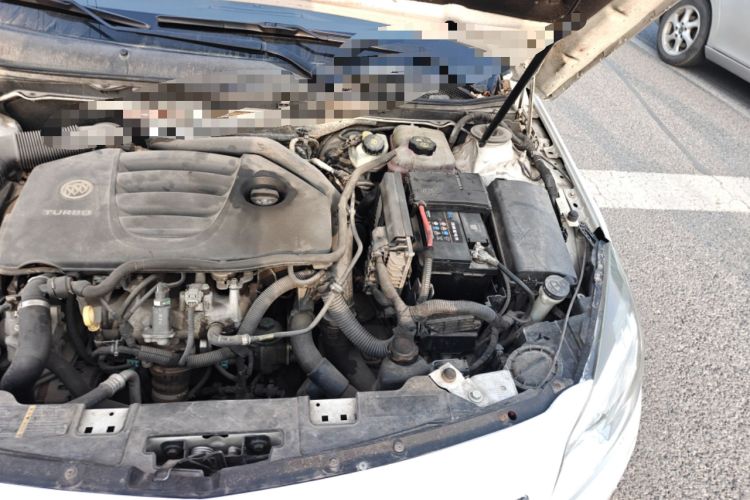 Used Buick Regal 2010 2.0T Flagship Sport Edition Engine Bay Left