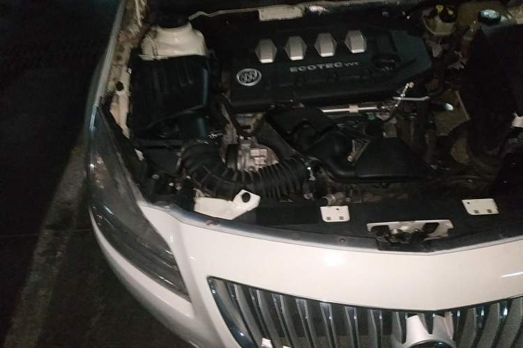 Used Buick Regal 2010 2.0L Expo Edition Engine Bay Right
