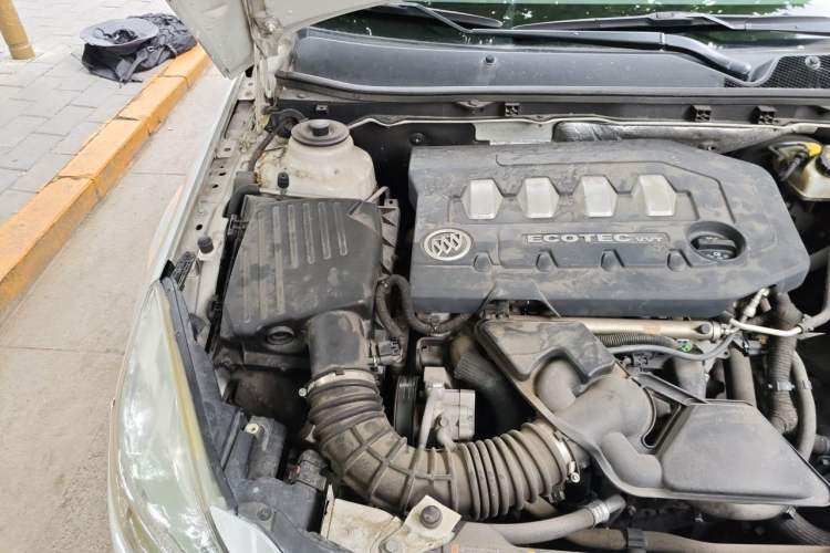 Used Buick Regal 2010 2.0L Expo Edition Engine Bay Right