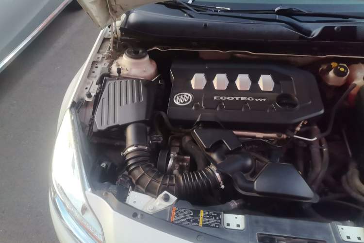 Used Buick Regal 2010 2.0L Expo Edition Engine Bay Right