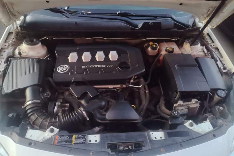Used Buick Regal 2010 2.0L Expo Edition Engine Bay