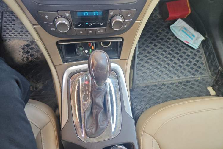 Used Buick Regal 2010 2.0L Expo Edition Gear Lever