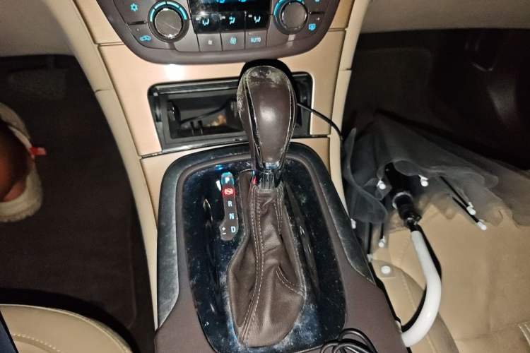 Used Buick Regal 2010 2.0L Expo Edition Gear Lever