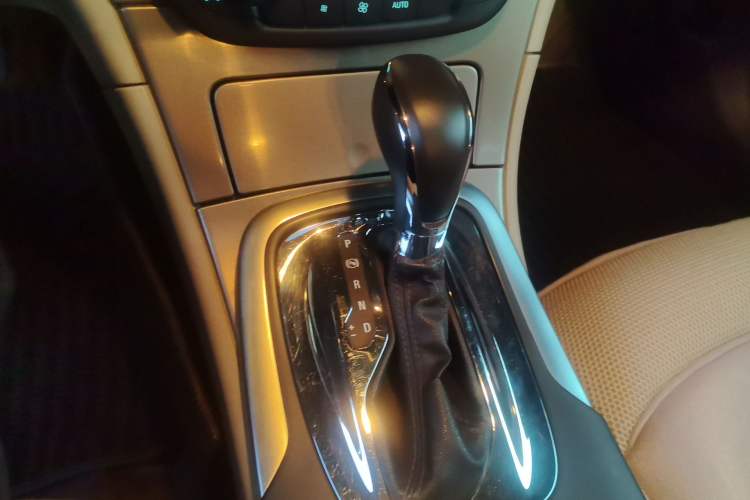 Used Buick Regal 2010 2.0L Expo Edition Gear Lever