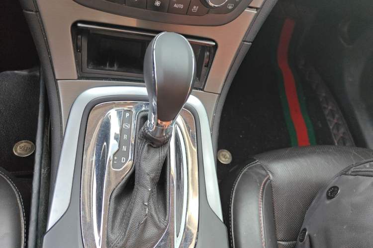 Used Buick Regal 2010 2.0T Flagship Sport Edition Gear Lever