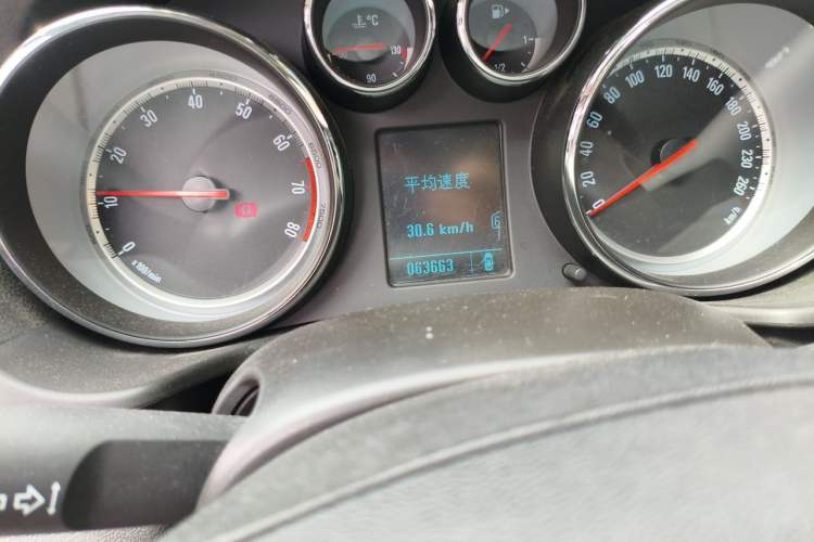 Used Buick Regal 2010 1.6T Elite Sport Edition Odometer Close Up