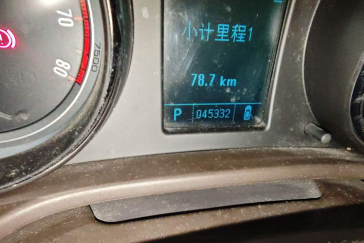 Used Buick Regal 2010 2.0L Expo Edition Odometer Close Up