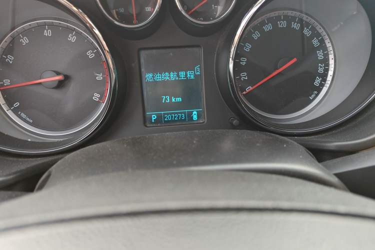Used Buick Regal 2010 2.0T Flagship Sport Edition Odometer Close Up