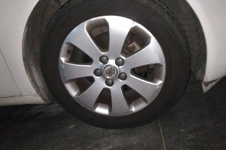 Used Buick Regal 2010 2.0L Expo Edition Right Front Wheel Hub