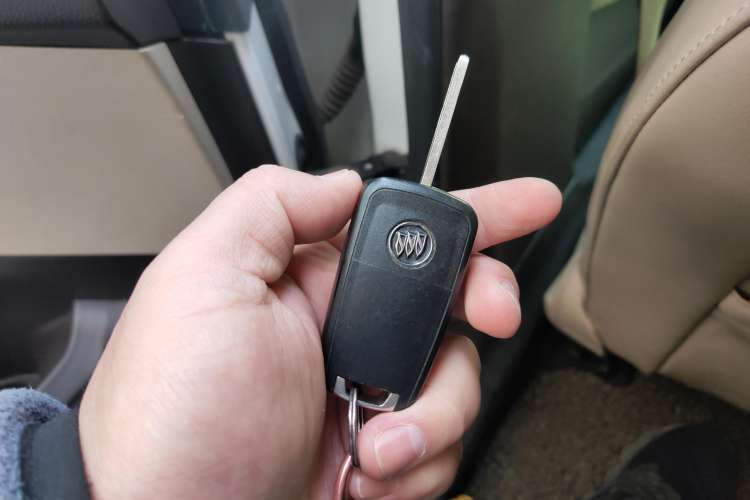 Used Buick Regal 2010 2.0L Expo Edition Vehicle Key