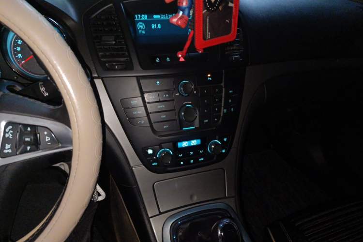 Used Buick Regal 2010 1.6T Elite Sport Edition Audio And AC Panel