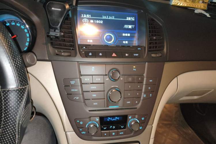 Used Buick Regal 2010 2.0L Expo Edition Audio And AC Panel