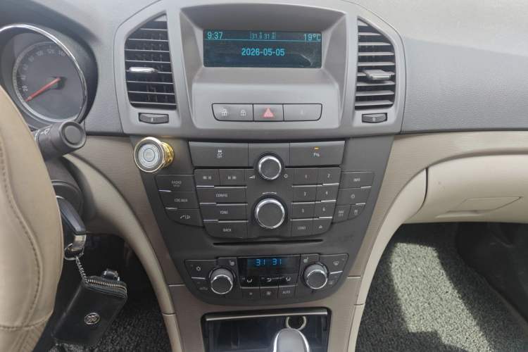Used Buick Regal 2010 2.0L Expo Edition Audio And AC Panel