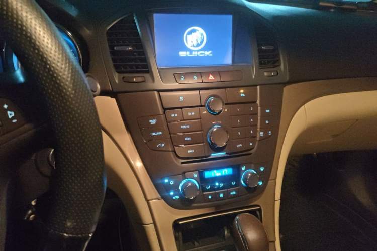 Used Buick Regal 2010 2.0L Expo Edition Audio And AC Panel