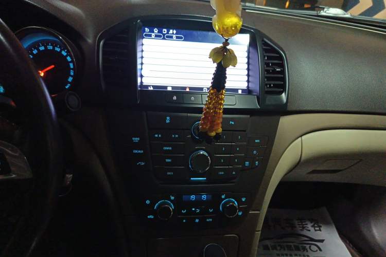Used Buick Regal 2010 2.0L Expo Edition Audio And AC Panel