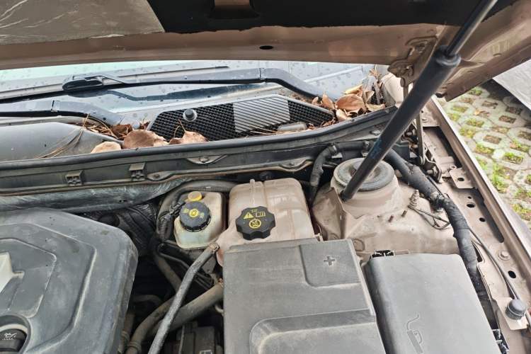 Used Buick Regal 2010 2.0L Expo Edition Engine Bay Left