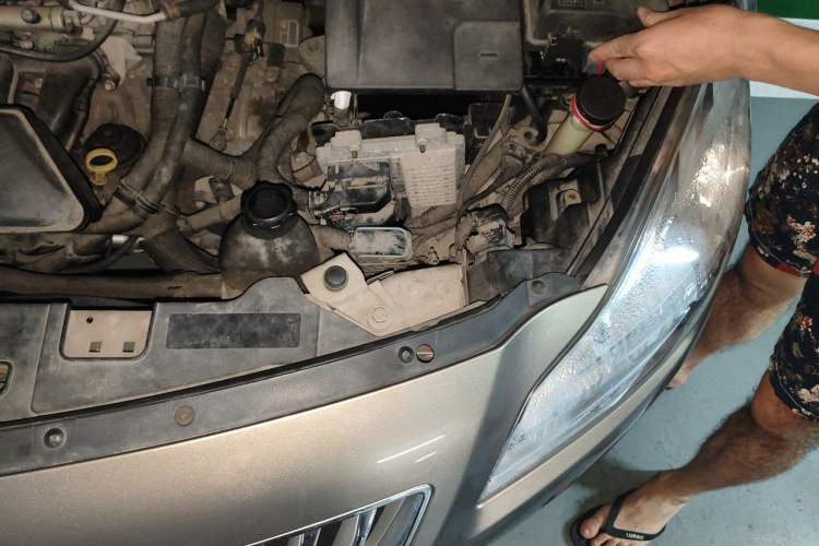 Used Buick Regal 2010 2.0L Expo Edition Engine Bay Left