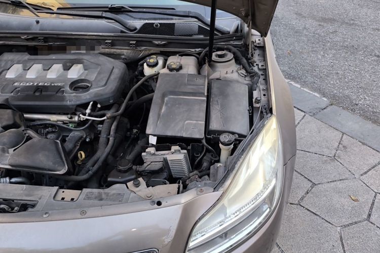 Used Buick Regal 2010 2.0L Expo Edition Engine Bay Left