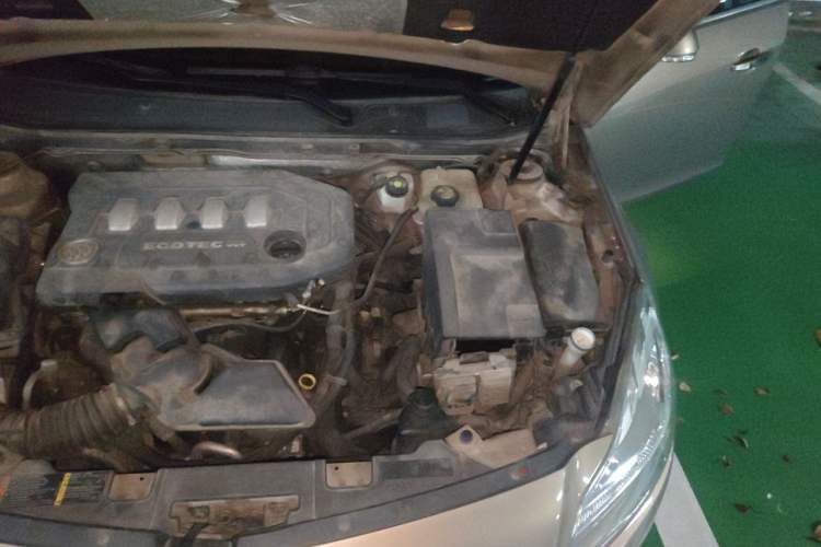 Used Buick Regal 2010 2.0L Expo Edition Engine Bay Left
