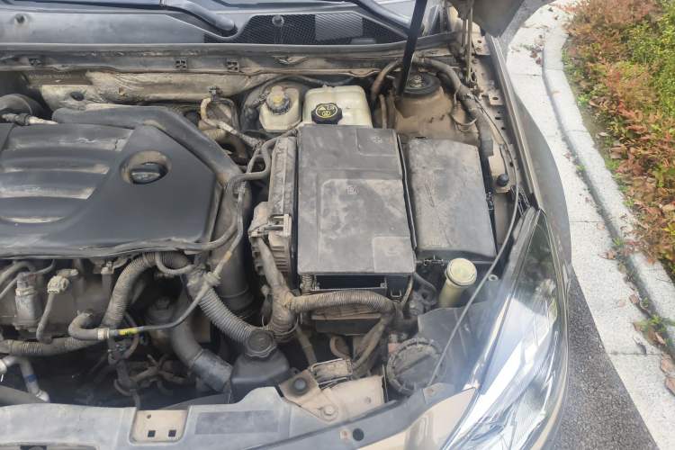 Used Buick Regal 2010 2.0T Flagship Sport Edition Engine Bay Left