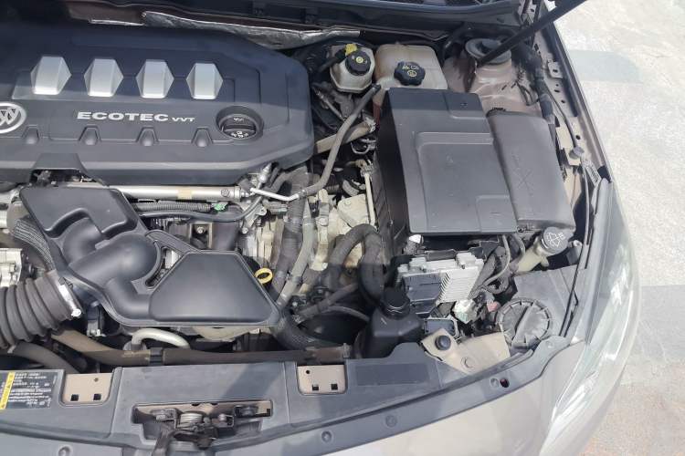 Used Buick Regal 2010 2.4L Flagship Edition Engine Bay Left
