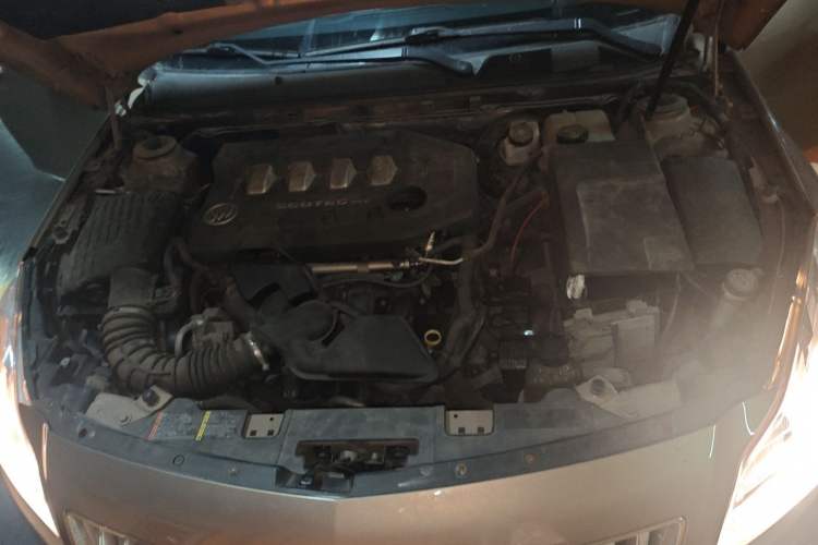 Used Buick Regal 2010 2.0L Expo Edition Engine Bay