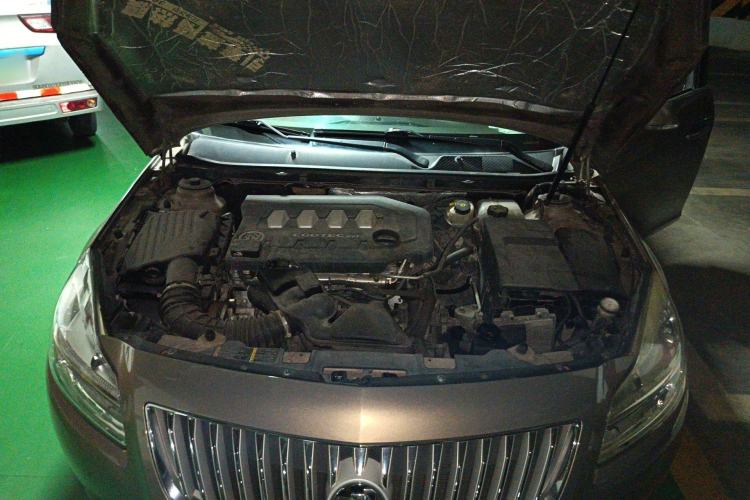 Used Buick Regal 2010 2.0L Expo Edition Engine Bay