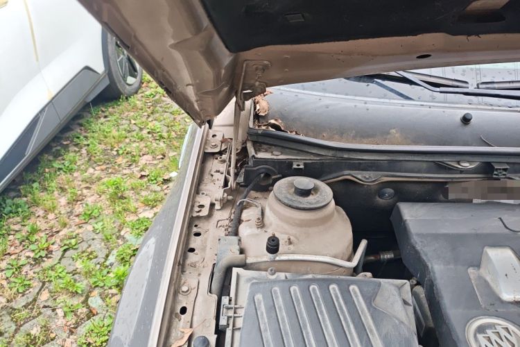 Used Buick Regal 2010 2.0L Expo Edition Engine Bay Right